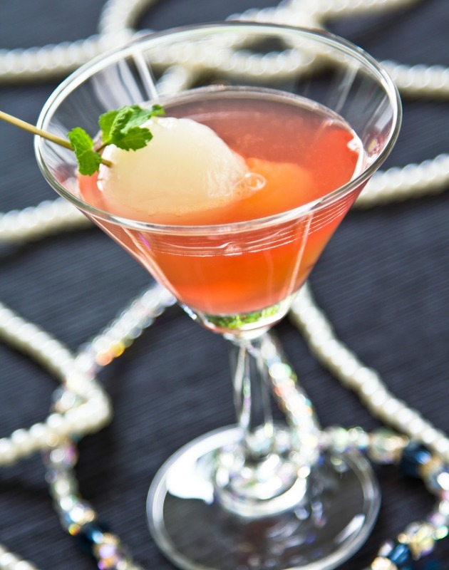 Μυστηριώδες Lychee Martini - Κεντρική Εικόνα Μυστηριώδες Lychee Martini - Κεντρική Εικόνα