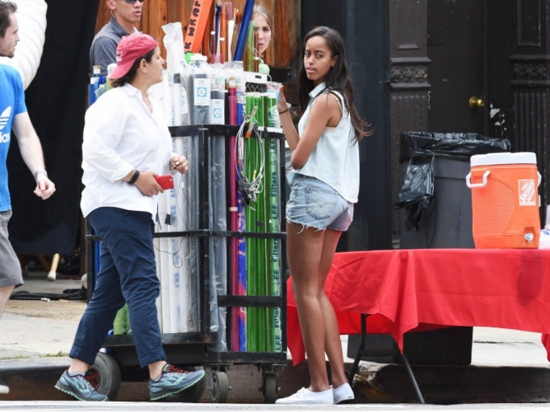 Malia Obama: Μπαμπά, η Lena Dunham μου κάνει κουμάντο τώρα! Malia Obama: Μπαμπά, η Lena Dunham μου κάνει κουμάντο τώρα!