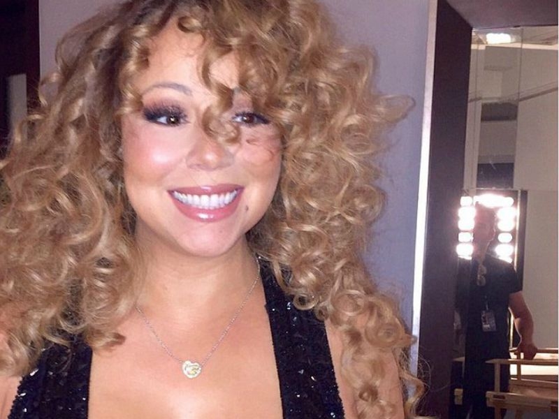 Mariah Carey τι εκθαμβωτικό κόσμημα είναι αυτό στο λαιμό σου; Mariah Carey τι εκθαμβωτικό κόσμημα είναι αυτό στο λαιμό σου;
