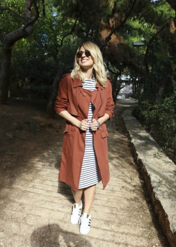 Street style : Η Μαρία Ηλιάκη δοκιμάζει ριγέ φόρεμα και πετυχαίνει το ιδανικό street style Street style : Η Μαρία Ηλιάκη δοκιμάζει ριγέ φόρεμα και πετυχαίνει το ιδανικό street style