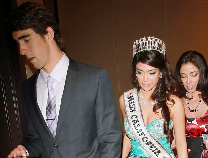 Πίσω στην Miss California ο Michael Phelps μετά την αποτοξίνωση Πίσω στην Miss California ο Michael Phelps μετά την αποτοξίνωση