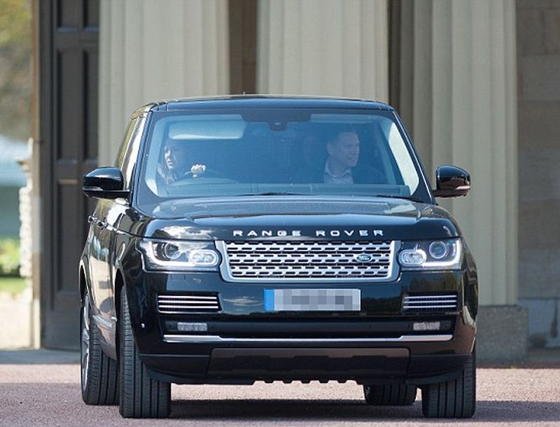 Kate Middleton: Βόλτα με το jeep λίγο πριν γεννήσει Kate Middleton: Βόλτα με το jeep λίγο πριν γεννήσει