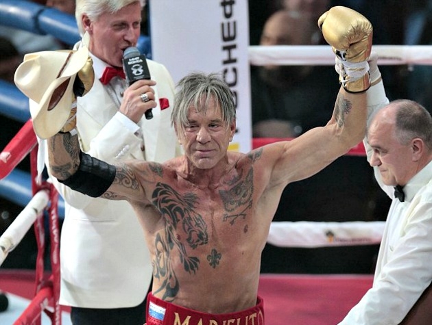 Στημένο; O Mickey Rourke έβγαλε νοκ άουτ τον κατά 33 χρόνια νεότερό του Seymour Στημένο; O Mickey Rourke έβγαλε νοκ άουτ τον κατά 33 χρόνια νεότερό του Seymour
