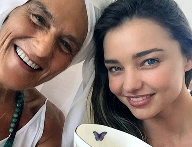 Τι DNA! Η Miranda Kerr στα 32 μοιάζει με έφηβη Τι DNA! Η Miranda Kerr στα 32 μοιάζει με έφηβη