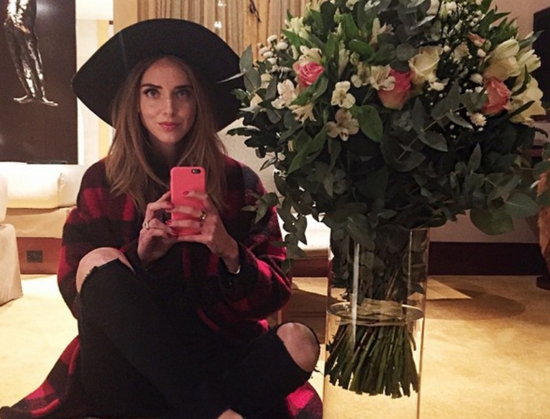 Πώς να βγάλεις την τέλεια mirror selfie (video) Πώς να βγάλεις την τέλεια mirror selfie (video)