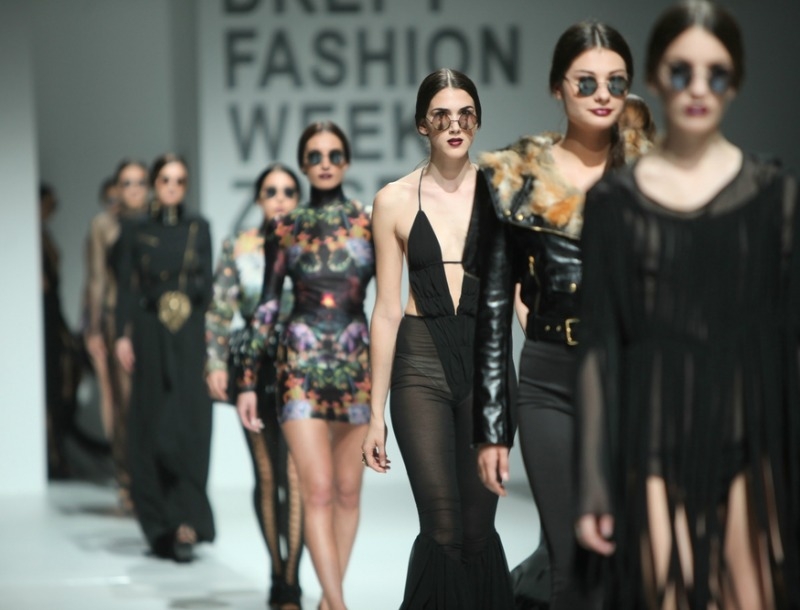 Τα 5 βήματα που θα σε κάνουν το επόμενο it- model Τα 5 βήματα που θα σε κάνουν το επόμενο it- model