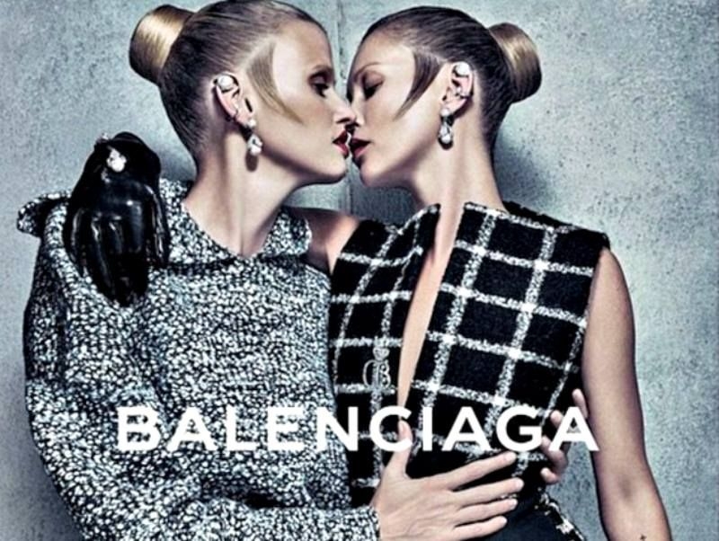 Κate Moss: Sexy στην νέα διαφήμιση της Balenciaga με την Lara Stone Κate Moss: Sexy στην νέα διαφήμιση της Balenciaga με την Lara Stone