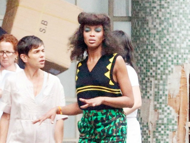 Naomi Campbell εσύ; Πραγματικά αγνώριστο το supermodel! Naomi Campbell εσύ; Πραγματικά αγνώριστο το supermodel!