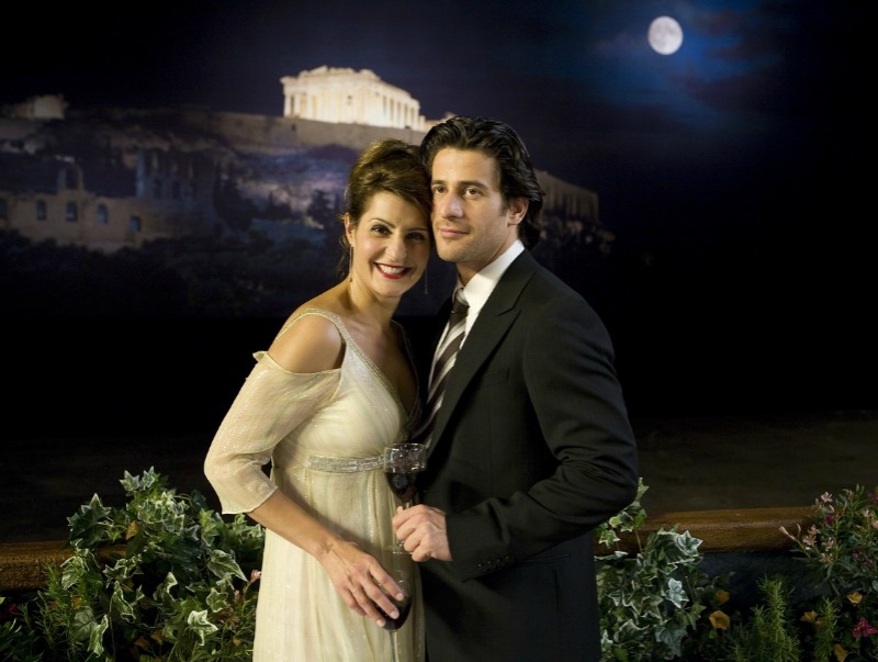 Nia Vardalos: Εύχομαι ο Θεός να ευλογήσει τους Έλληνες Nia Vardalos: Εύχομαι ο Θεός να ευλογήσει τους Έλληνες