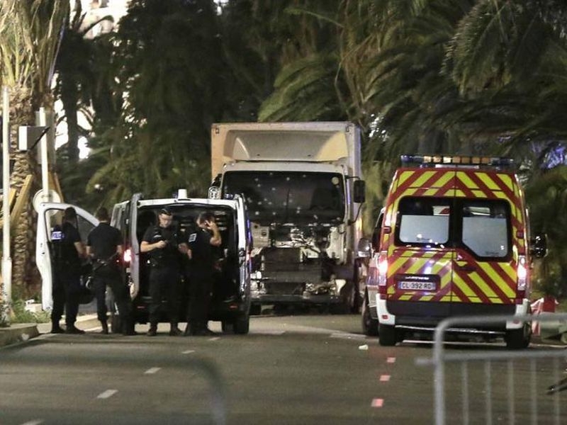 Nίκαια: Η εικόνα που συγκλονίζει τον κόσμο- 84 οι νεκροί Nίκαια: Η εικόνα που συγκλονίζει τον κόσμο- 84 οι νεκροί