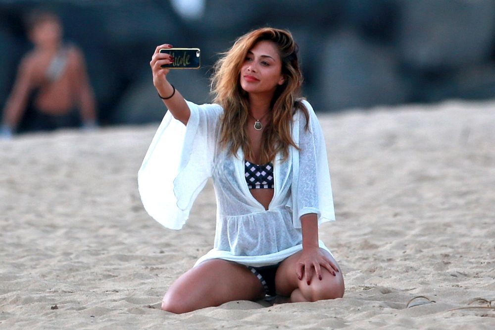 Nicole Scherzinger: Οι sexy πόζες στην παραλία Nicole Scherzinger: Οι sexy πόζες στην παραλία