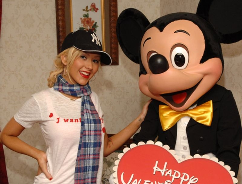 Ντροπή Christina Aguilera: O Mickey Mouse είναι μ@@@@ας! Ντροπή Christina Aguilera: O Mickey Mouse είναι μ@@@@ας!