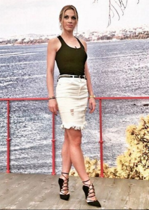 Street style : To Σ/Κ θέλει άσπρο και μαύρο σαν το look της Ντορέττας Παπαδημητρίου Street style : To Σ/Κ θέλει άσπρο και μαύρο σαν το look της Ντορέττας Παπαδημητρίου