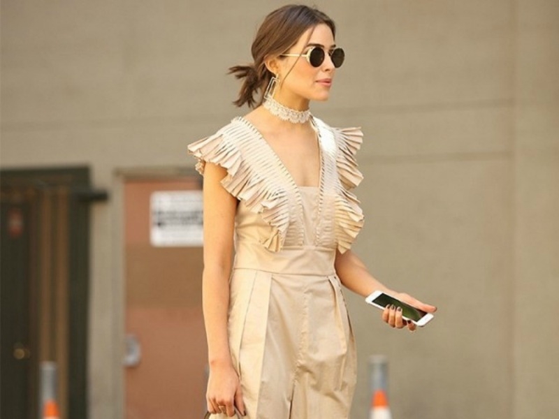 H Olivia Culpo με total nude πάει το chic ένα βήμα παραπέρα H Olivia Culpo με total nude πάει το chic ένα βήμα παραπέρα