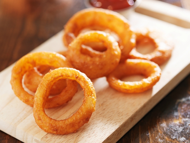 Σπιτικά onion rings: Το τέλειο σνακ (συνταγή)! Σπιτικά onion rings: Το τέλειο σνακ (συνταγή)!