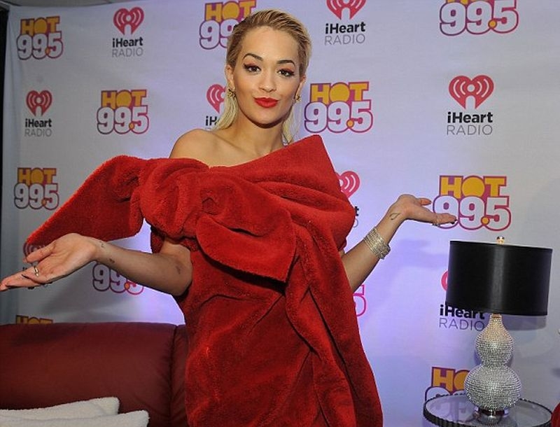 Η Rita Ora φόρεσε το... red carpet! Η Rita Ora φόρεσε το... red carpet!