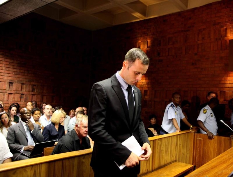 Ποινή-χάδι: Πέντε χρόνια φυλάκισης στον Οscar Pistorius για τη δολοφονία της Reeva Steenkamp Ποινή-χάδι: Πέντε χρόνια φυλάκισης στον Οscar Pistorius για τη δολοφονία της Reeva Steenkamp