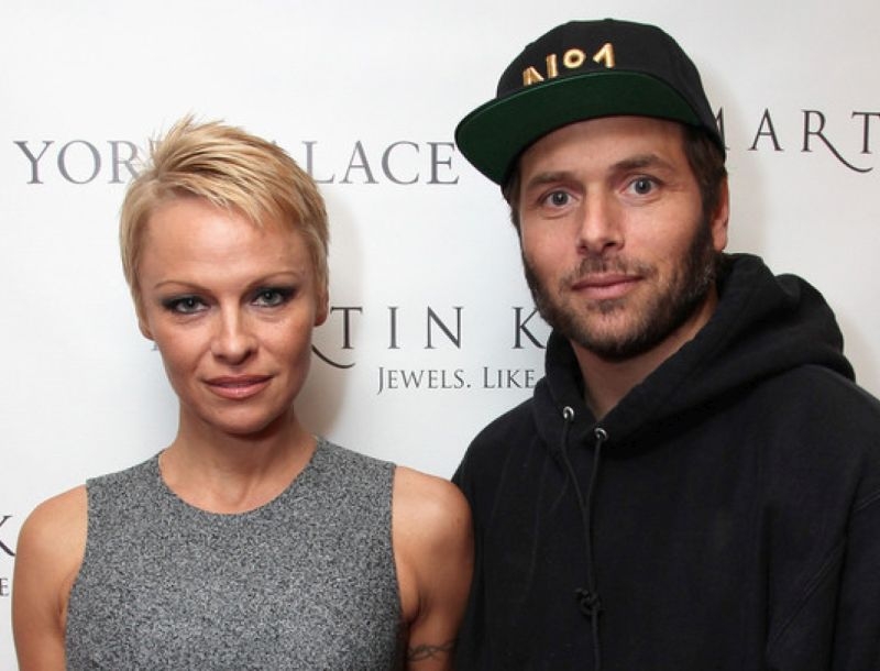 Pamela Anderson: Χώρισε επειδή δεν έκανε sex με τον σύζυγο της Pamela Anderson: Χώρισε επειδή δεν έκανε sex με τον σύζυγο της