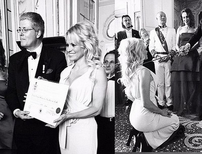 Pamela Anderson: Έγινε Δούκισσα του Giglio! Pamela Anderson: Έγινε Δούκισσα του Giglio!