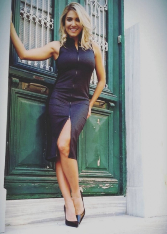 Street style : Σέξι και chic όπως η Έλενα Παπαβασιλείου Street style : Σέξι και chic όπως η Έλενα Παπαβασιλείου