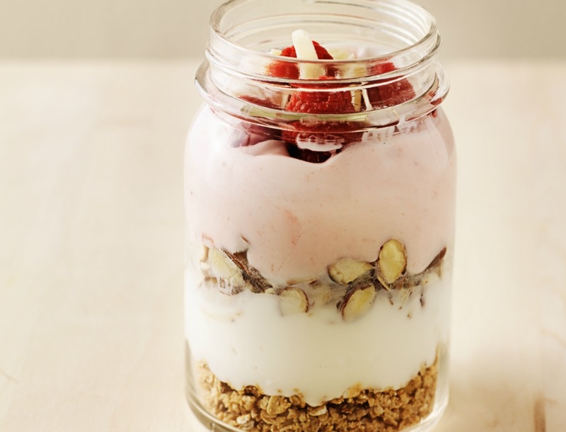 Πρωινό παρφέ δημητριακών σε Mason Jar Πρωινό παρφέ δημητριακών σε Mason Jar