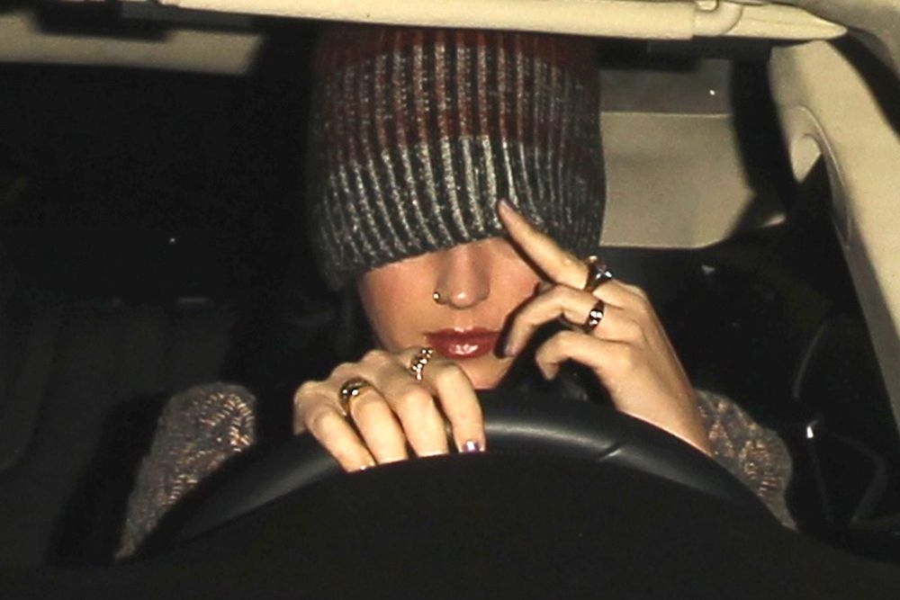 Katy Perry: Η… ακατάλληλη χειρονομία της στους paparazzi Katy Perry: Η… ακατάλληλη χειρονομία της στους paparazzi