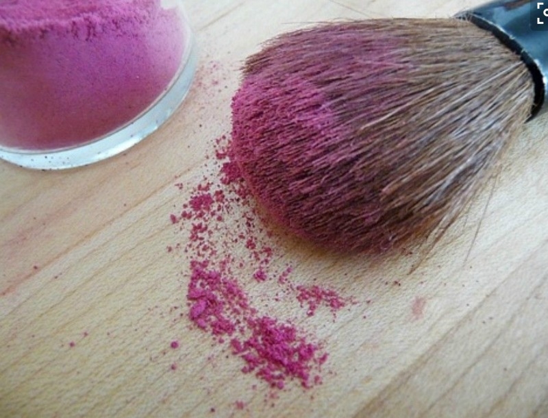 Blush stories: Όσα πρέπει να ξέρεις για τη σωστή επιλογή του ρουζ Blush stories: Όσα πρέπει να ξέρεις για τη σωστή επιλογή του ρουζ