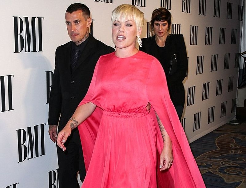 Pink: Δεν με νοιάζει τι λένε για τα κιλά μου Pink: Δεν με νοιάζει τι λένε για τα κιλά μου