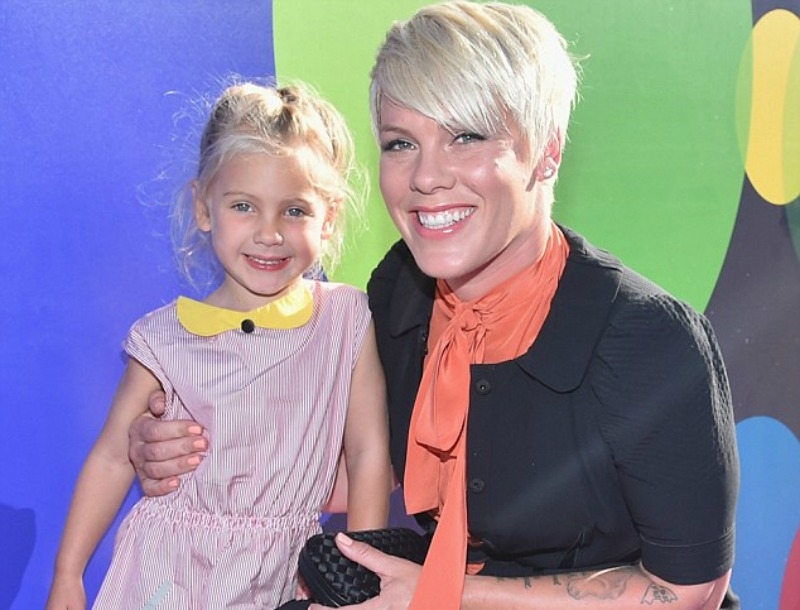 Pink: Ανεπανάληπτη ομοιότητα με την κόρη της Pink: Ανεπανάληπτη ομοιότητα με την κόρη της