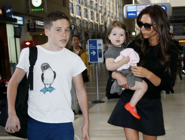 Η Victoria Beckham είναι καλή σύζυγος και εξαιρετική μαμά! Διαβάστε γιατί... - Κεντρική Εικόνα Η Victoria Beckham είναι καλή σύζυγος και εξαιρετική μαμά! Διαβάστε γιατί... - Κεντρική Εικόνα