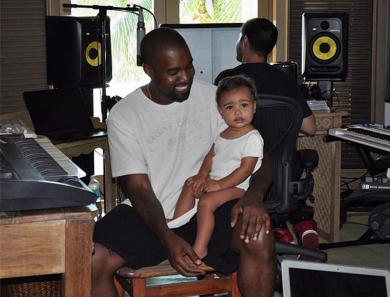 Και δεν του φαινόταν! Ο Kanye West είναι ένας στοργικός πατέρας Και δεν του φαινόταν! Ο Kanye West είναι ένας στοργικός πατέρας