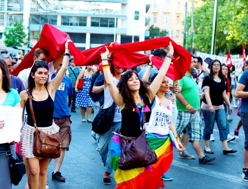 Εγώ που είμαι straight γιατί δεν βγαίνω να κάνω παρέλαση; 