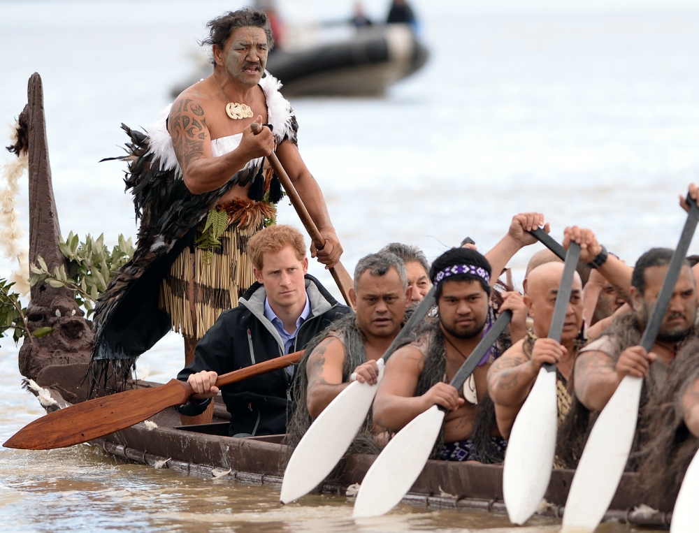 Prince Harry: Ένας απλός καθημερινός πρίγκιπας κάνει canoe- kayak Prince Harry: Ένας απλός καθημερινός πρίγκιπας κάνει canoe- kayak
