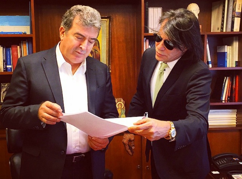 Ο Ηλίας Ψινάκης ζήτησε “παραλία τούμπανο” από τον Δημήτρη Χρυσοχοϊδη Ο Ηλίας Ψινάκης ζήτησε “παραλία τούμπανο” από τον Δημήτρη Χρυσοχοϊδη