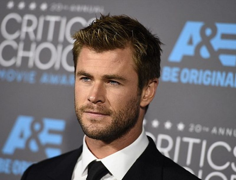 Ο Thor είναι sexy και με κουστούμι! H εμφάνιση του Chris Hemsworth στο κόκκινο χαλί Ο Thor είναι sexy και με κουστούμι! H εμφάνιση του Chris Hemsworth στο κόκκινο χαλί