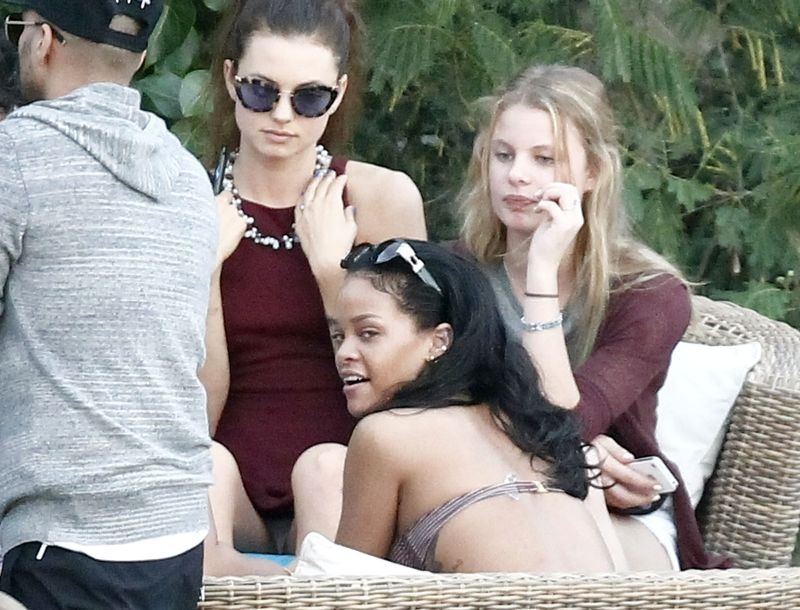 H Rihanna ξαναχτύπησε! Η νέα sexy εμφάνιση της στο St. Barts