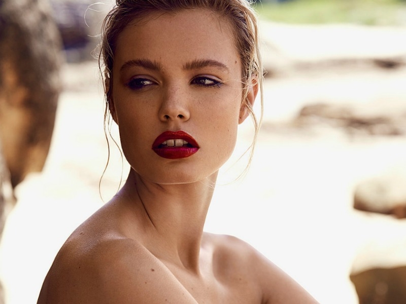 Ο οίκος Chanel έβγαλε την πιο κόκκινη σειρά make up! Ο οίκος Chanel έβγαλε την πιο κόκκινη σειρά make up!