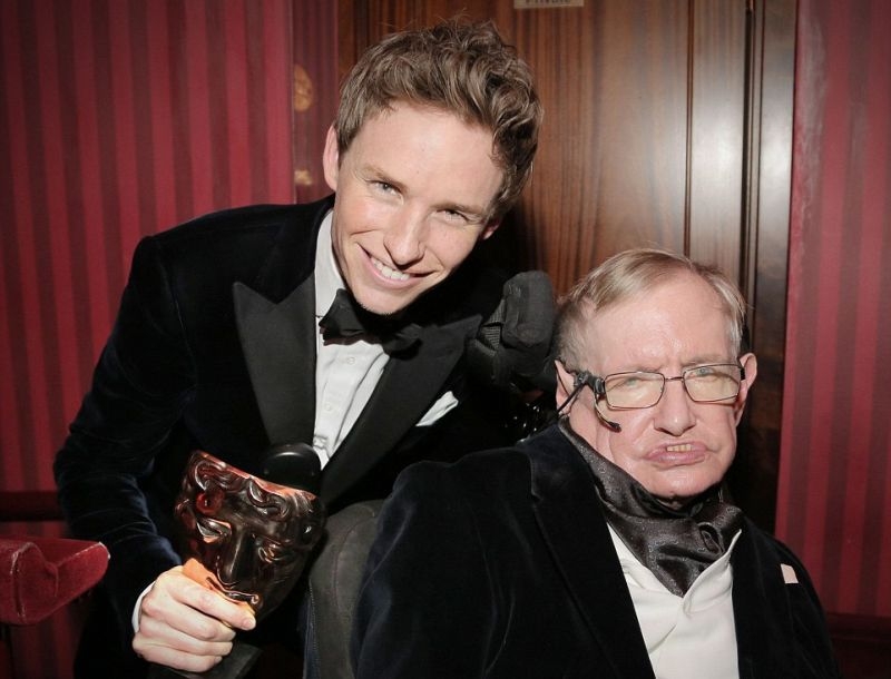BAFTA Awards: Τα δάκρυα του Eddie Redmayne και η αφιέρωση στον Stephen Hawking BAFTA Awards: Τα δάκρυα του Eddie Redmayne και η αφιέρωση στον Stephen Hawking