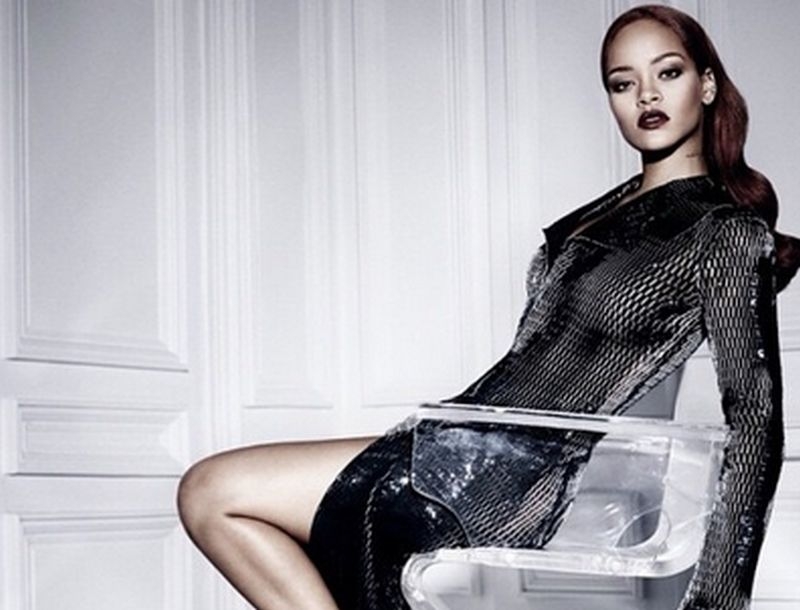 Rihanna : Με see-through στο νέο Dior Magazine Rihanna : Με see-through στο νέο Dior Magazine