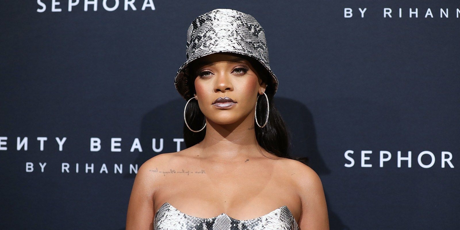 H Rihanna απαγόρευσε στον Trump να παίζει τα τραγούδιά της H Rihanna απαγόρευσε στον Trump να παίζει τα τραγούδιά της