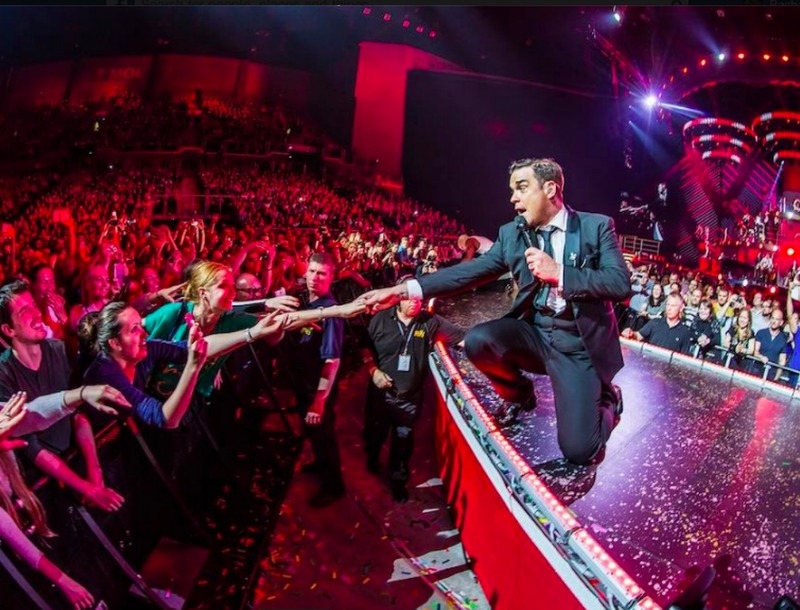 Γκάφα; O Robbie Williams μπέρδεψε την Κροατία με τη Σερβία on-stage Γκάφα; O Robbie Williams μπέρδεψε την Κροατία με τη Σερβία on-stage