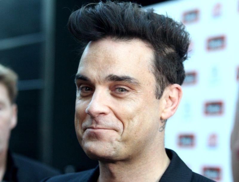 O… χαζομπαμπάς Robbie Williams ονόμασε τον γιο του O… χαζομπαμπάς Robbie Williams ονόμασε τον γιο του