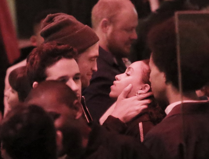 Την ξεπέρασε ο Pattinson την Stewart! Φιλιέται δημοσίως με την FKA Twigs