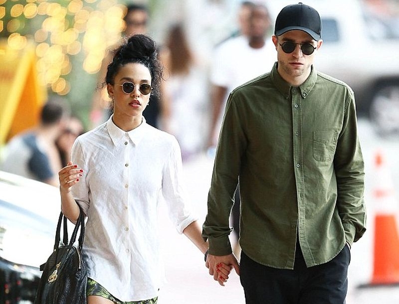 Robert Pattinson: Παντρεύεται με την FKAtwigs; Robert Pattinson: Παντρεύεται με την FKAtwigs;