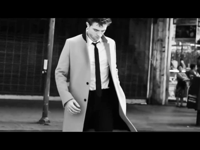 Robert Pattinson: Μόνος στη Νέα Υόρκη (και μυρίζει υπέροχα)! Robert Pattinson: Μόνος στη Νέα Υόρκη (και μυρίζει υπέροχα)!
