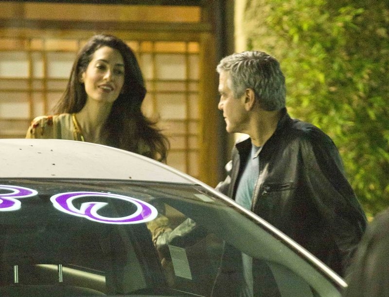 Ο George Clooney και η Amal Alamuddin για σούσι Ο George Clooney και η Amal Alamuddin για σούσι