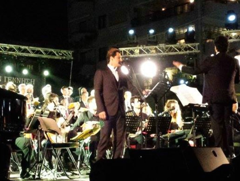 Σάκης Ρουβάς: Καταχειροκροτήθηκε για τη στομφώδη ερμηνεία του Άξιον Εστί! Σάκης Ρουβάς: Καταχειροκροτήθηκε για τη στομφώδη ερμηνεία του Άξιον Εστί!