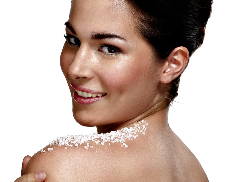 Φτιάξε το δικό σου body scrub μόνη στο σπίτι Φτιάξε το δικό σου body scrub μόνη στο σπίτι