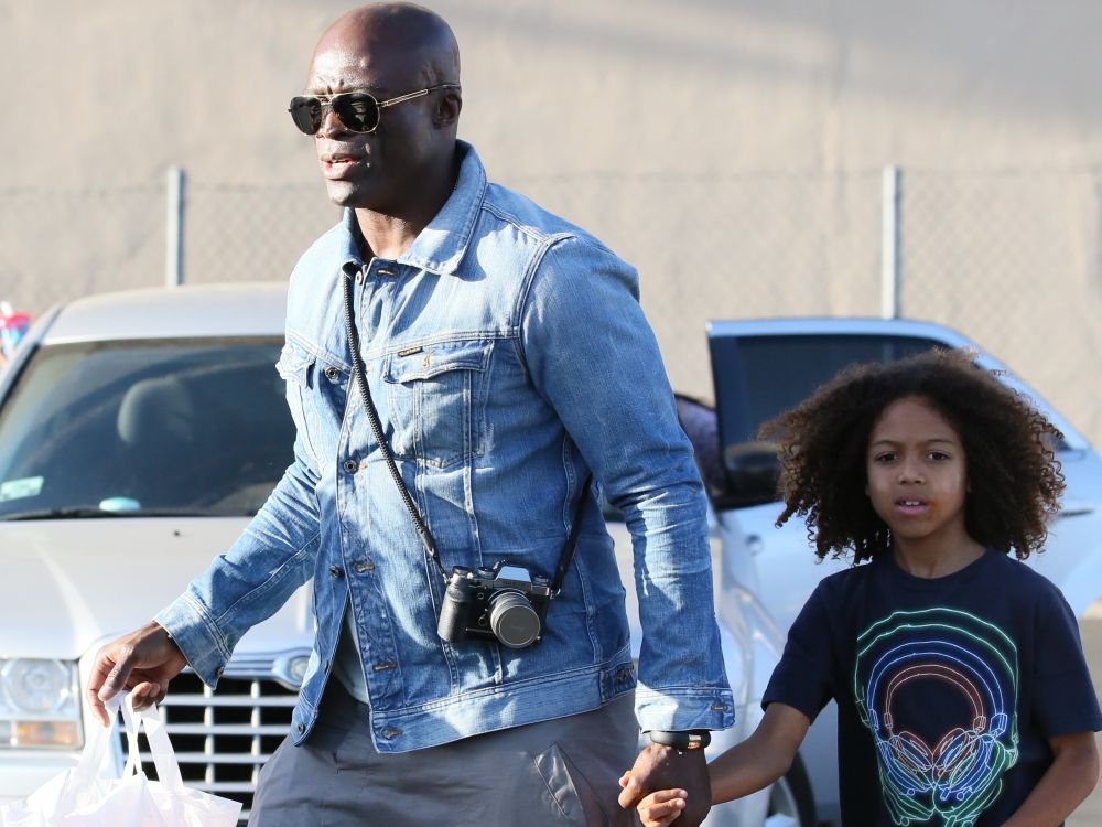 Seal: Βόλτα με τον γιό του στο Los Angeles Seal: Βόλτα με τον γιό του στο Los Angeles