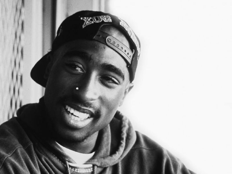 Tupac : Ομολογία αστυνομικού πως είναι ζωντανός! Tupac : Ομολογία αστυνομικού πως είναι ζωντανός!